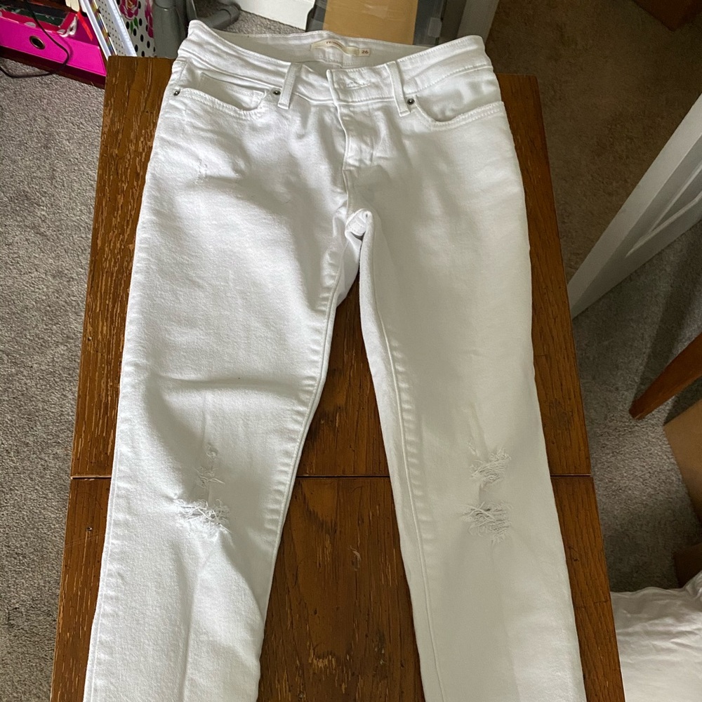 White pants ( Levi’s ) size 26
